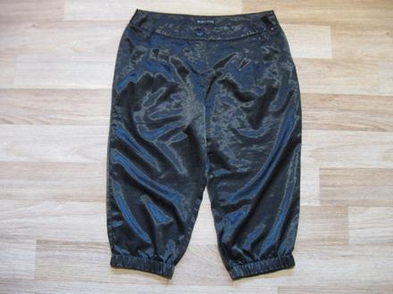 Lesklé kraťasy, 38