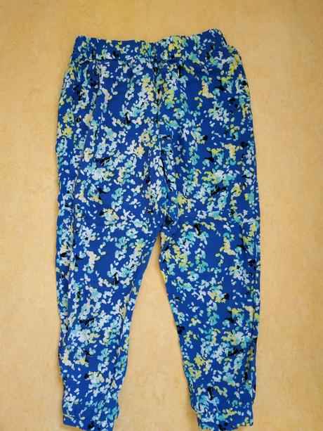 Kvalitní kalhoty vel.122, 122