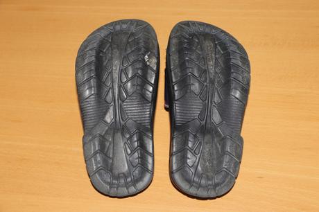 Gumové pantofle, 24