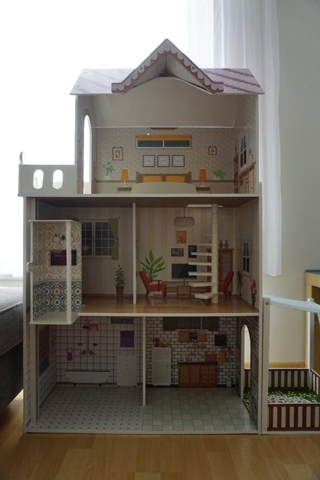 Woody domeček pro panenky s výtahem,