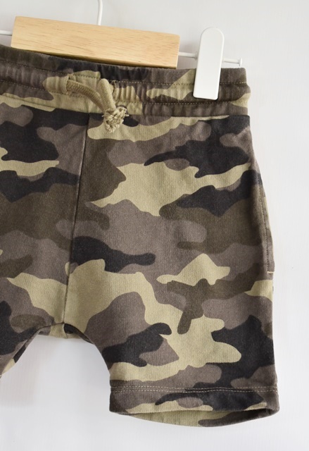 Kraťasy vel. 18 - 24 m, next,92