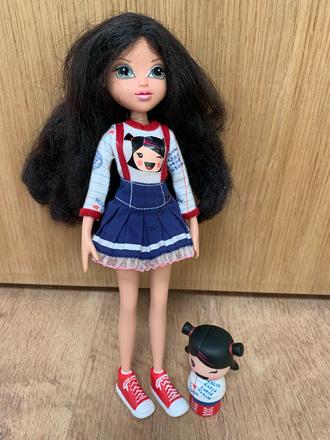 Bábika - školáčka s vlastnou bábikou,