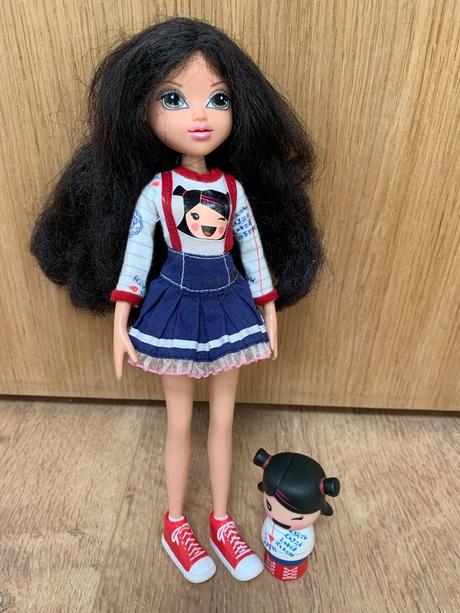 Bábika - školáčka s vlastnou bábikou, 