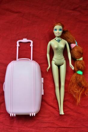 Panenka barbie zpívající, s kufrem, 