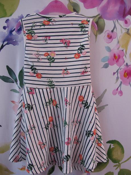 Elastické letní šaty s kvítky, 104