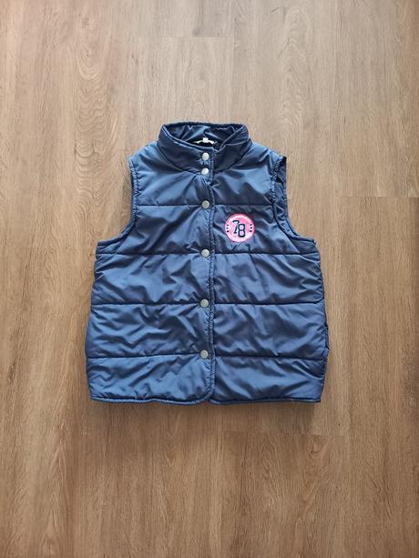 Tmavě modrá vesta, 164