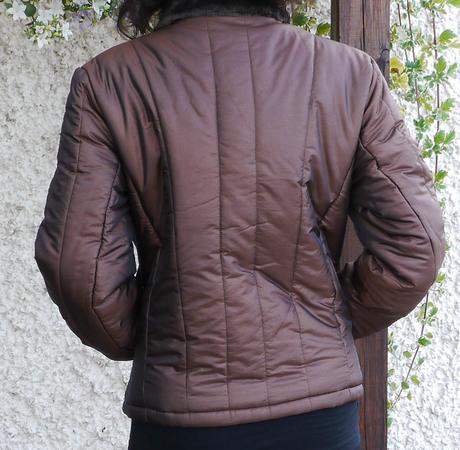 Cokoladove hneda bunda s koziskem u krku, 34