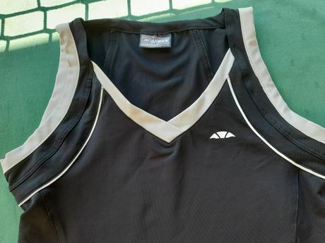 Černé sportovní tričko, 134
