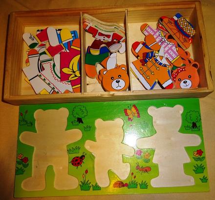 Dřevěná oblekací skládačka medvědí rodinka,