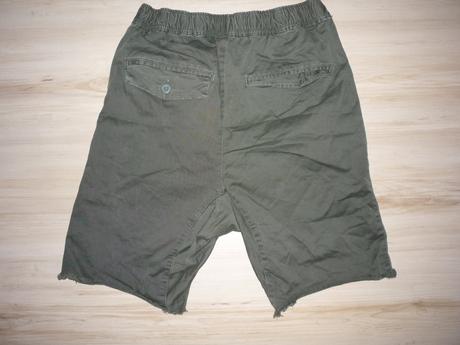 Plátěné khaki kraťasy, 158