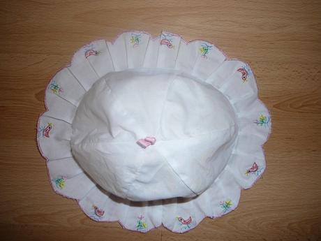 Bílý klobouček s kanýrkem, 74