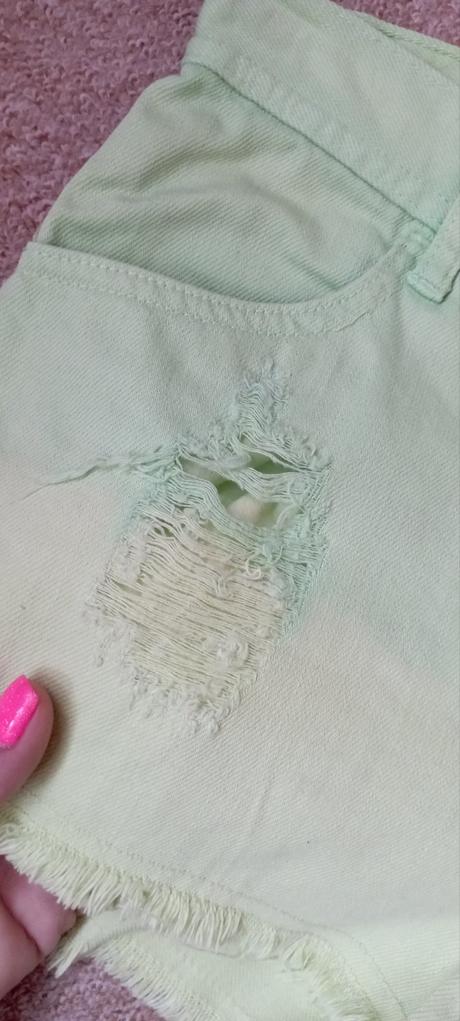 Zelené šortky zn."amy gee" vel."26/s", 26