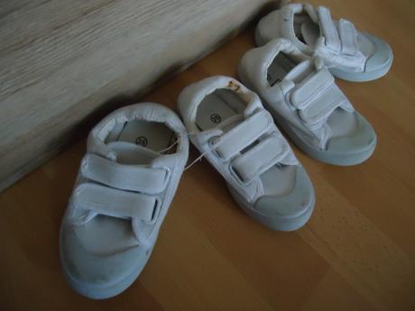 2 plátěné tenisky, 25