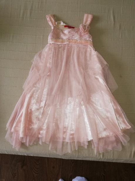 Tylové šaty, 116