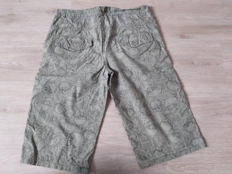 Zelené kraťasy s lebkami, 158