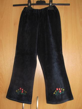 Sametové kalhoty, 104