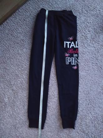 Černé tepláky, 158