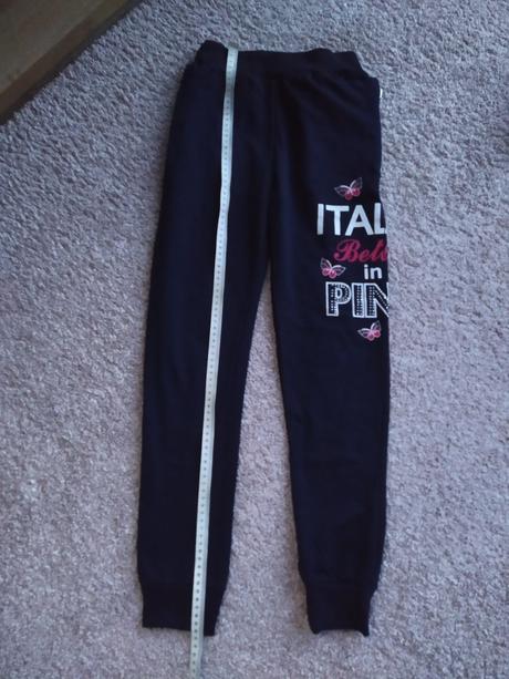 Černé tepláky, 158