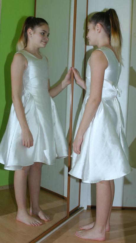 Společenské slavnostní dívčí šaty družička, 104