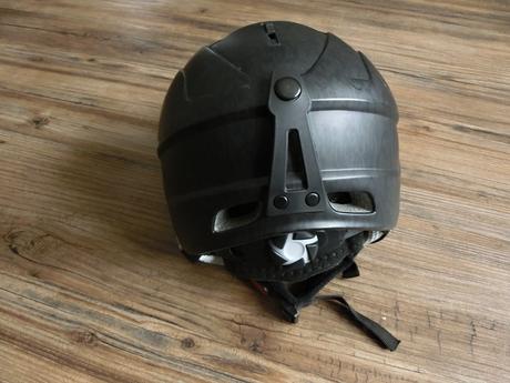 Matná černá lyžařská helma přilba saphine, 