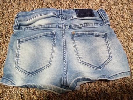 Dívčí kraťasy, 122