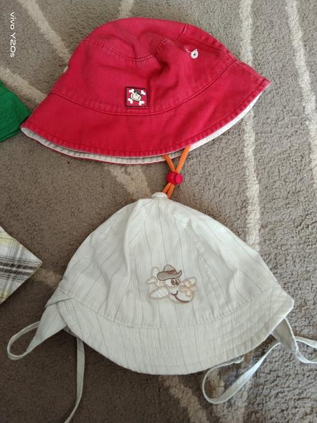 2 oboustranné kloboučky, 80