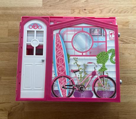 Barbie domeček & kufřík,