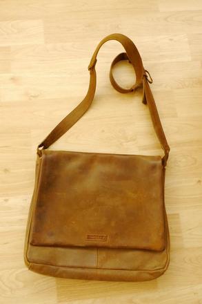 Kozena taska pres ramen zn. harolds- vintage kabel, 