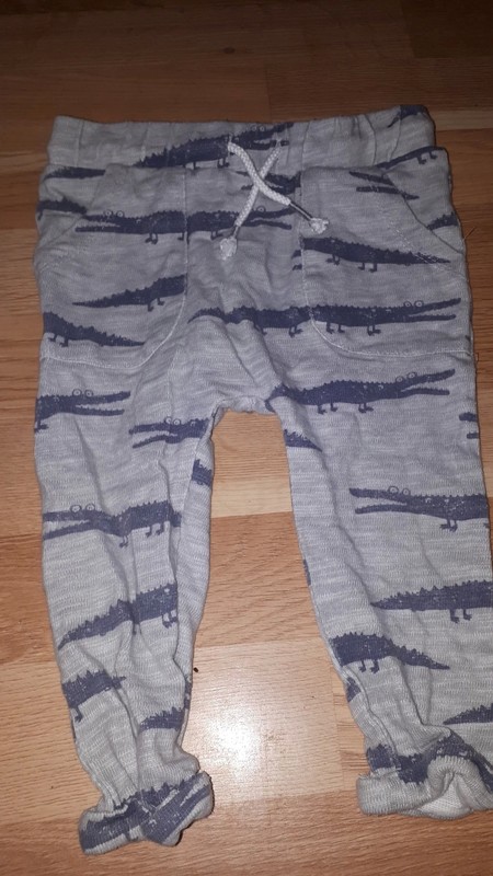 Tepláky s krokodyly 80 next, next,80