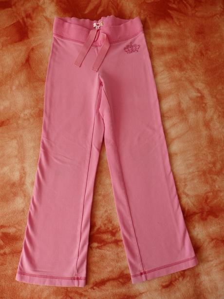 Růžové tepláky s korunkou, 134