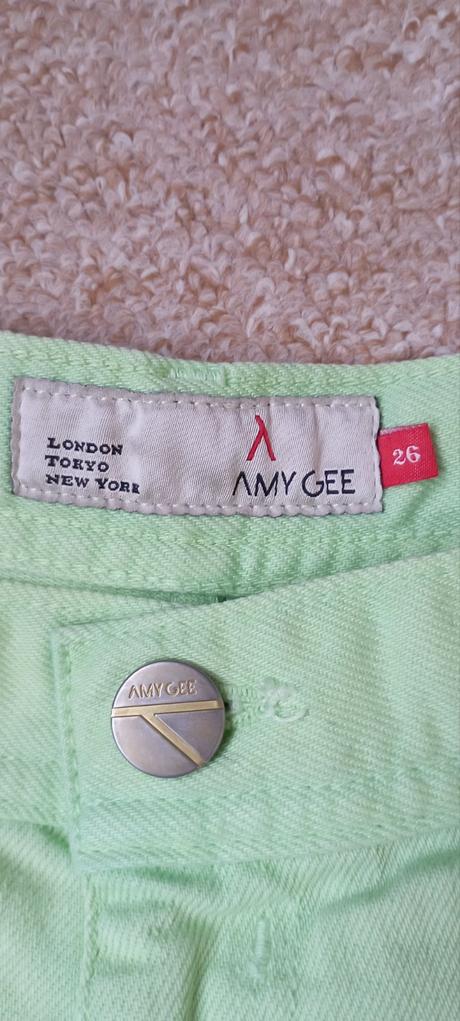 Zelené šortky zn."amy gee" vel."26/s", 26