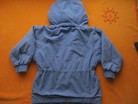 Bunda modrá s kapucí, 104