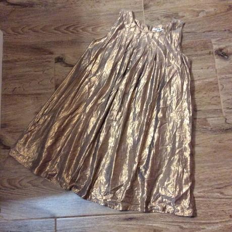 Zlaté metalické slavnostní šaty, 146