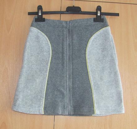 Šedá flaušová sukně, 134