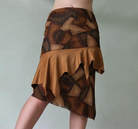 Cípatá asymetrická sukně imitující kůži vel.s, s