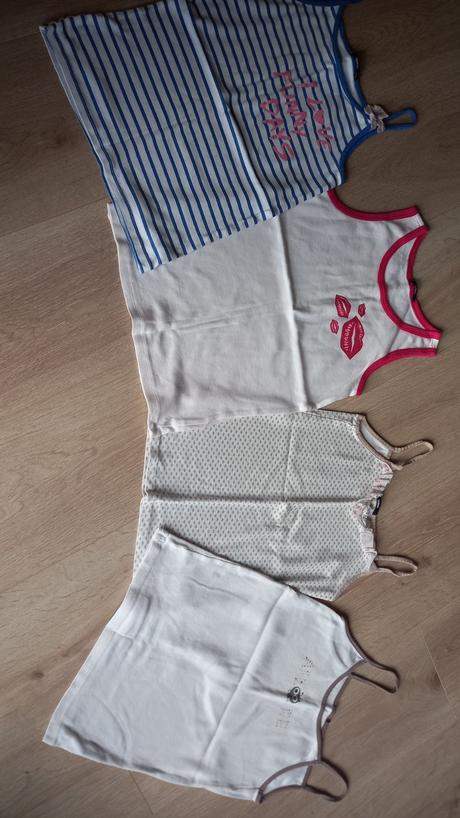 Tílka vel. 134 bílé s proužky zn. tezenis, tezenis,134
