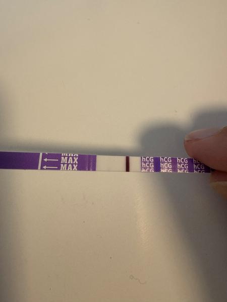 Test na těhotenství 8-10 DPO. Vidíte čárku?
