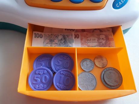 Dětská pokladna rappa a české peníze, 
