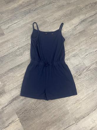 Kraťasový overal, 134