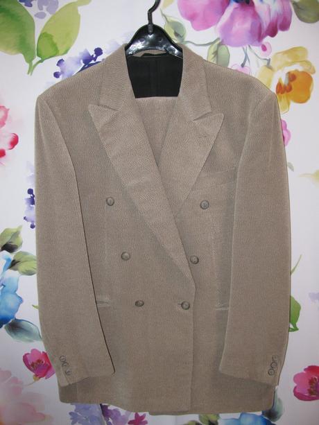 Společenský hnědý oblek, 52