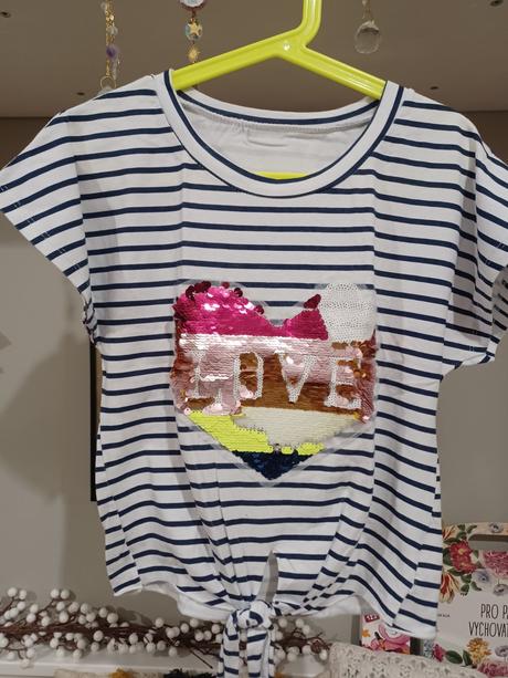 Tričko croptop s měnícími flitry, 152