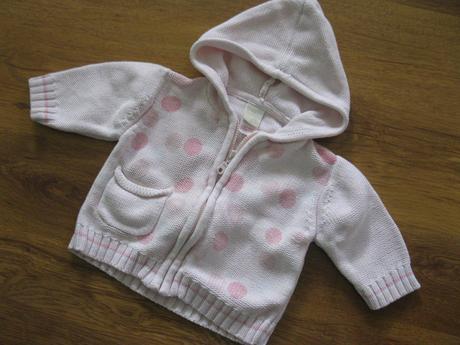 Růžový svetr s kapucí, 62