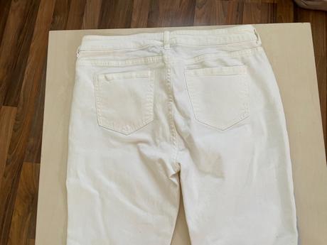 Džíny s lampasem, vel l i myslím m, pro menší nebo, l