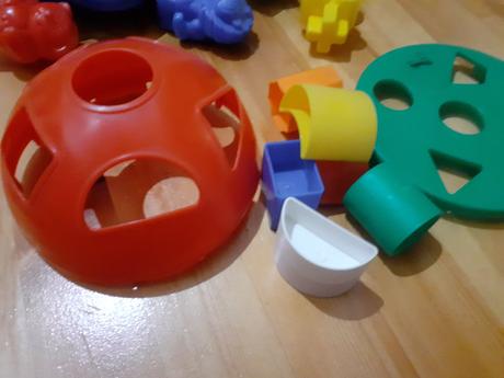 Vkládačka + pyramida s kroužky,