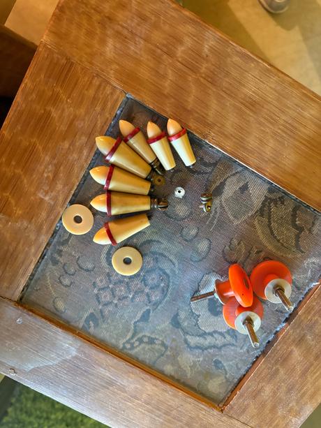 Toaletni stolek a zrcadlo/2nocni stolky 50-60leta,