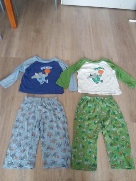 2 pyžama, 98