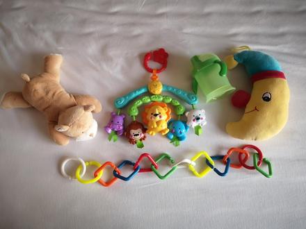 Kolotoč nad postýlku nebo do kočárku, chrastítka,