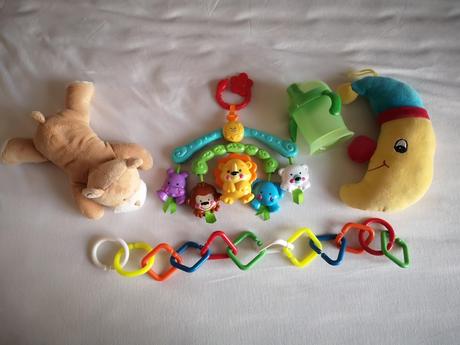 Kolotoč nad postýlku nebo do kočárku, chrastítka,