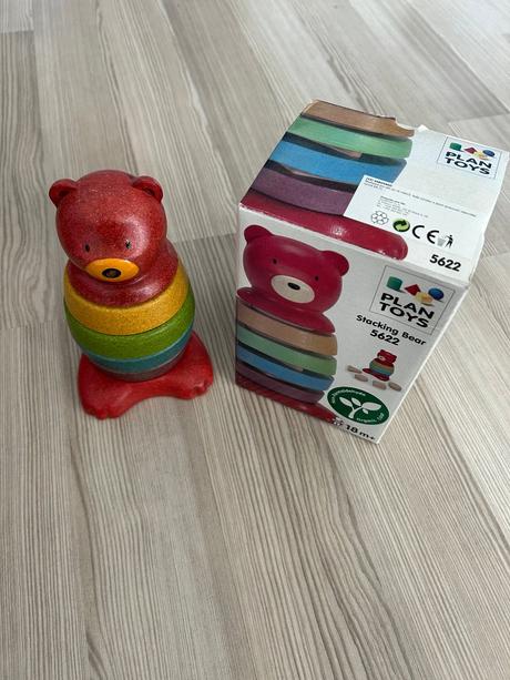 Plan toys vrstvící medvěd,