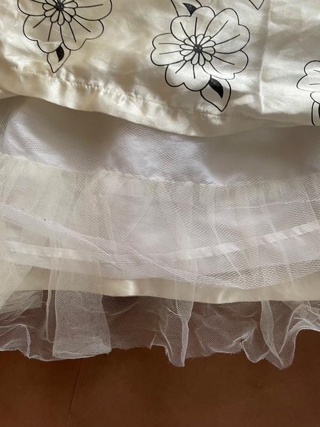 An10/ kostým šaty - v.128,